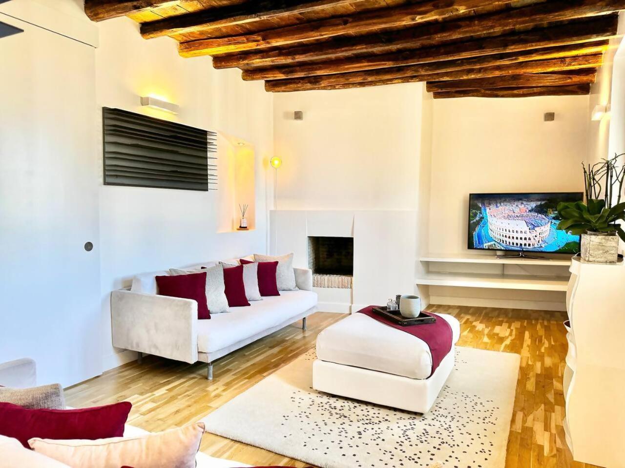 Vetrina In Luxury Rom