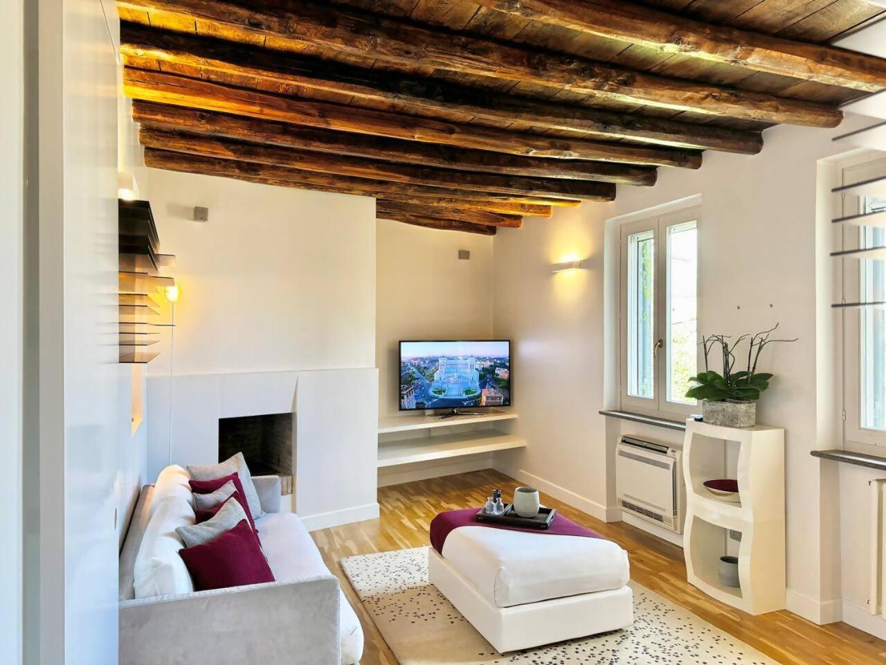 Vetrina In Luxury Apartment